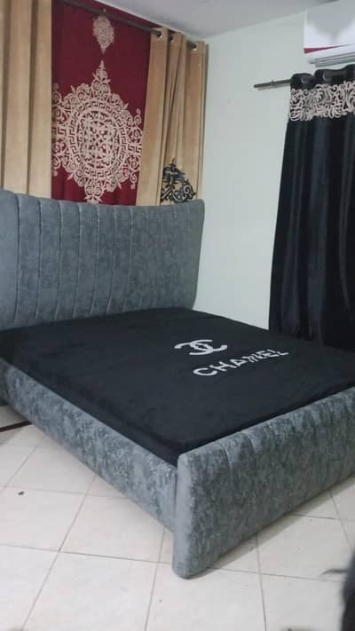 grey poshish bed with posihish mirror