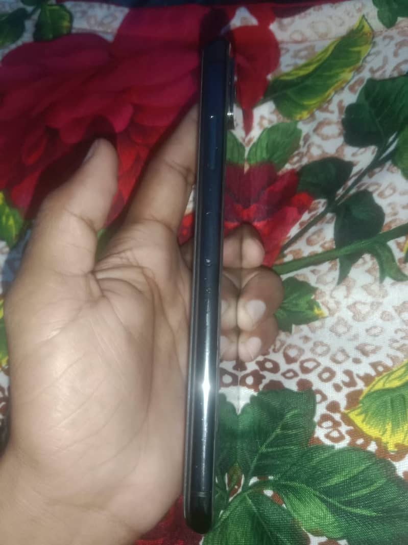 Apple iPhone XS Max 3