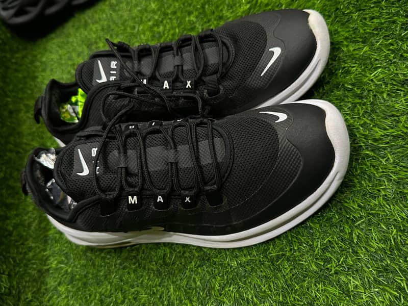 Nike Air Max Axis 1