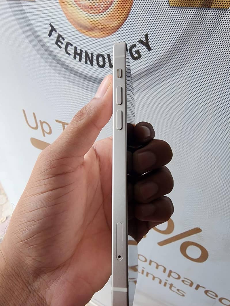 Apple iPhone 12 6