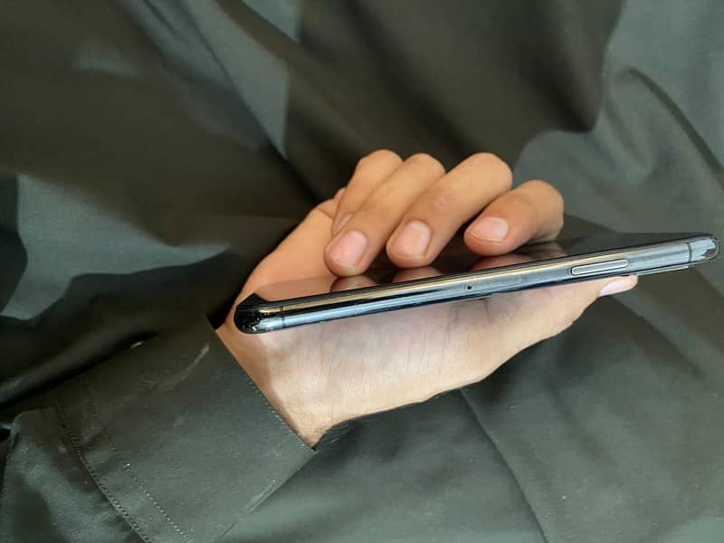 Apple iPhone Xs 0
