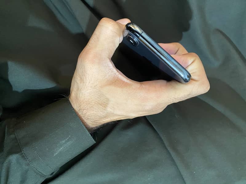 Apple iPhone Xs 1