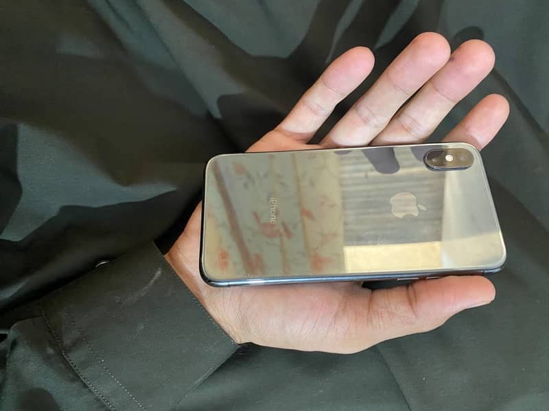 Apple iPhone Xs 2