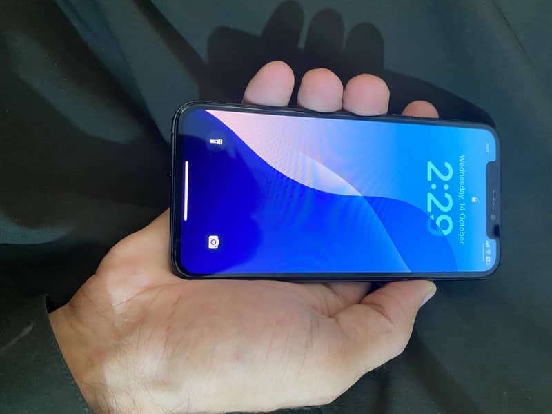 Apple iPhone Xs 3