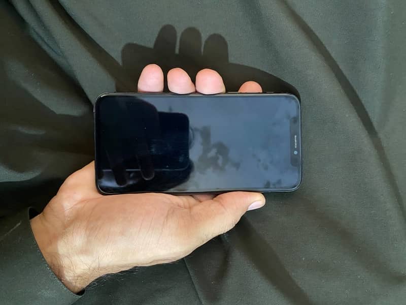Apple iPhone Xs 5