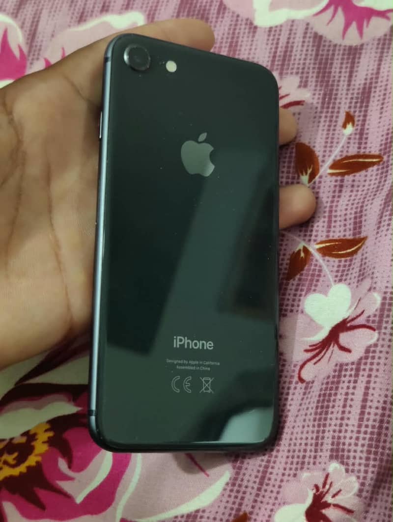 Apple iPhone 8 1
