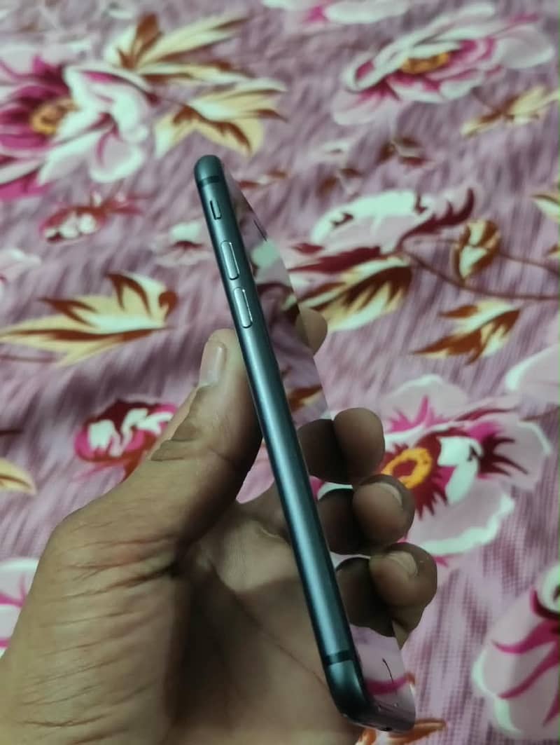 Apple iPhone 8 4