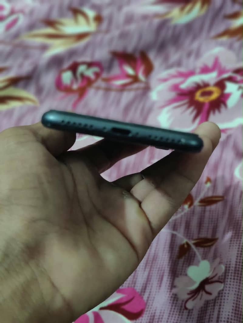 Apple iPhone 8 5