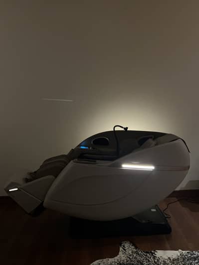 ZERO Averest Pro Massage Chair – Beige (Excellent Condition)