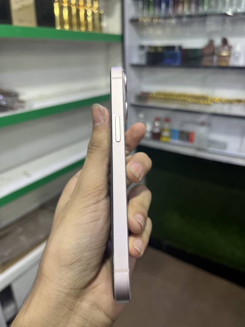 Apple iPhone 13 2