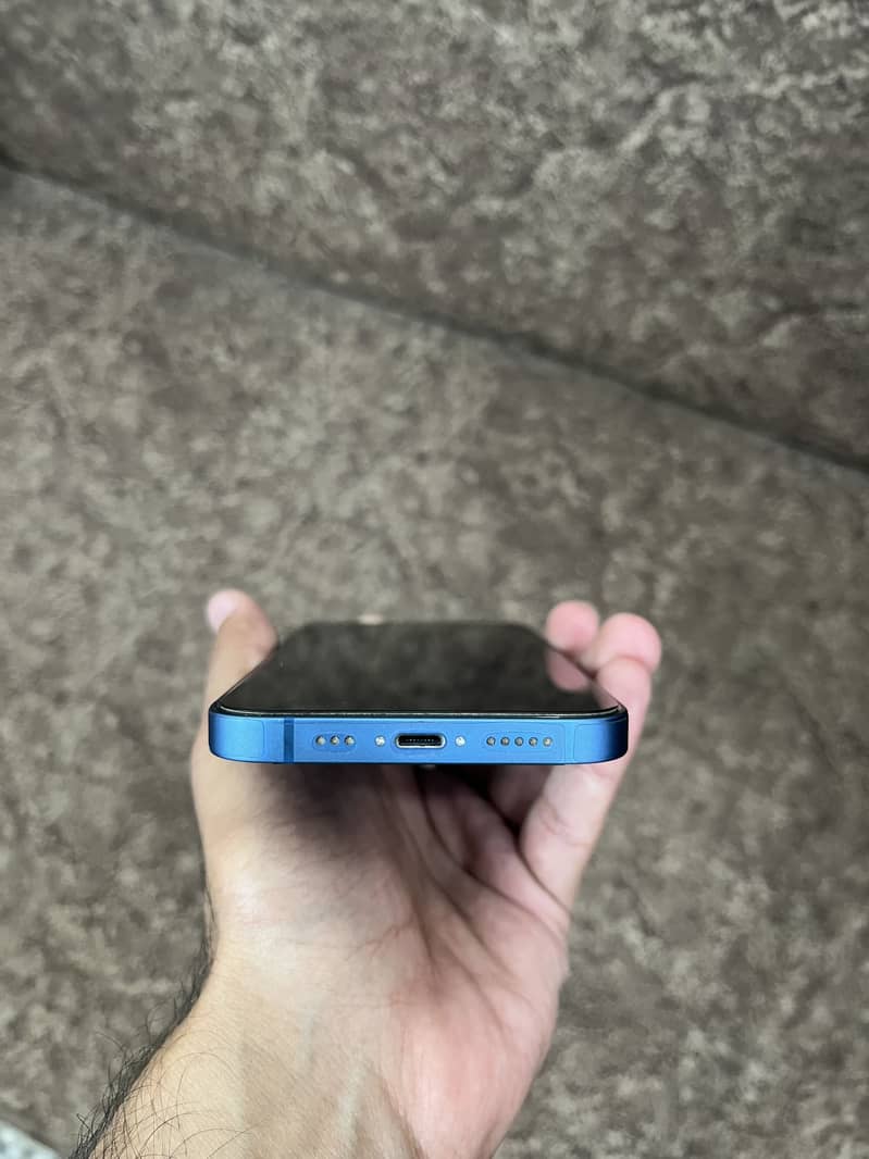Apple iPhone 13 2