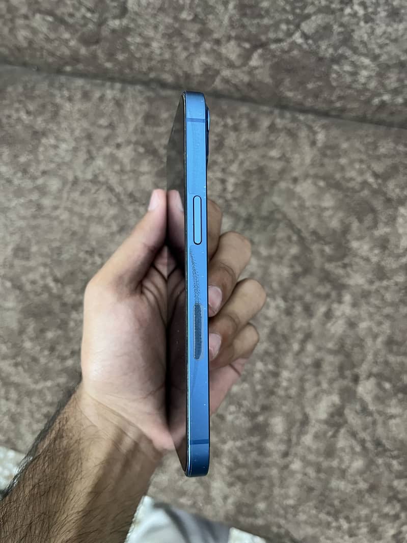 Apple iPhone 13 4