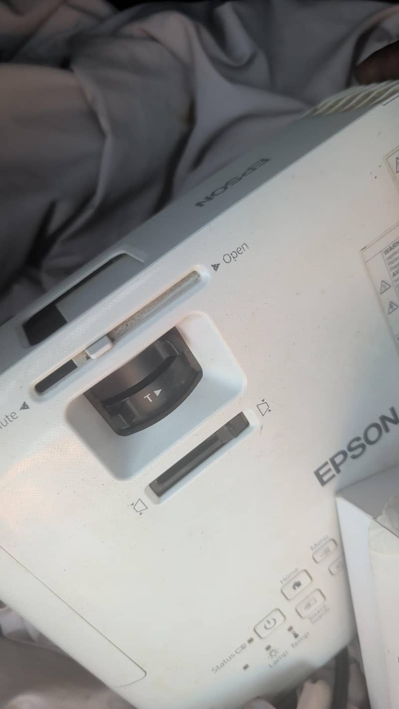 Projector EB-X05 1