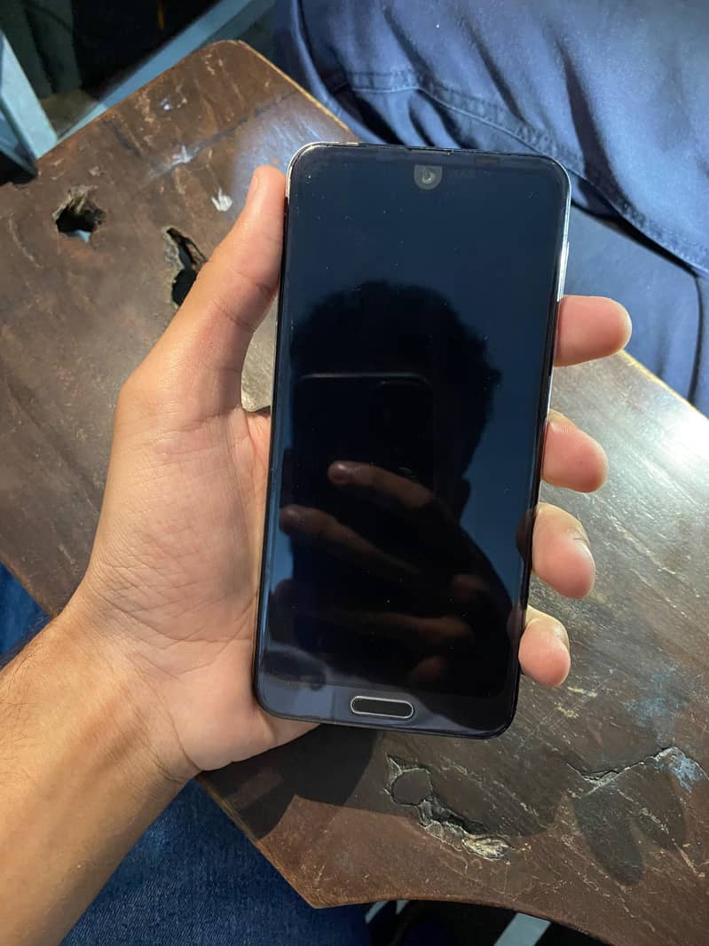 Sharp Aquos R2 1