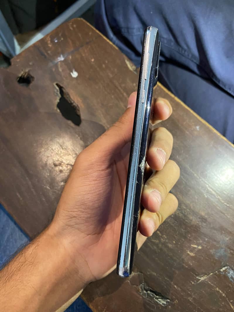 Sharp Aquos R2 3