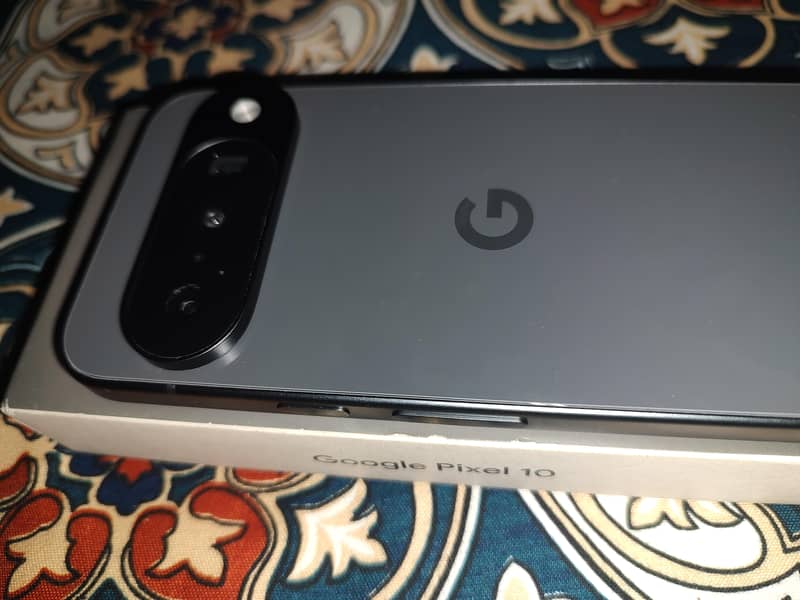 Google Pixel 10 6