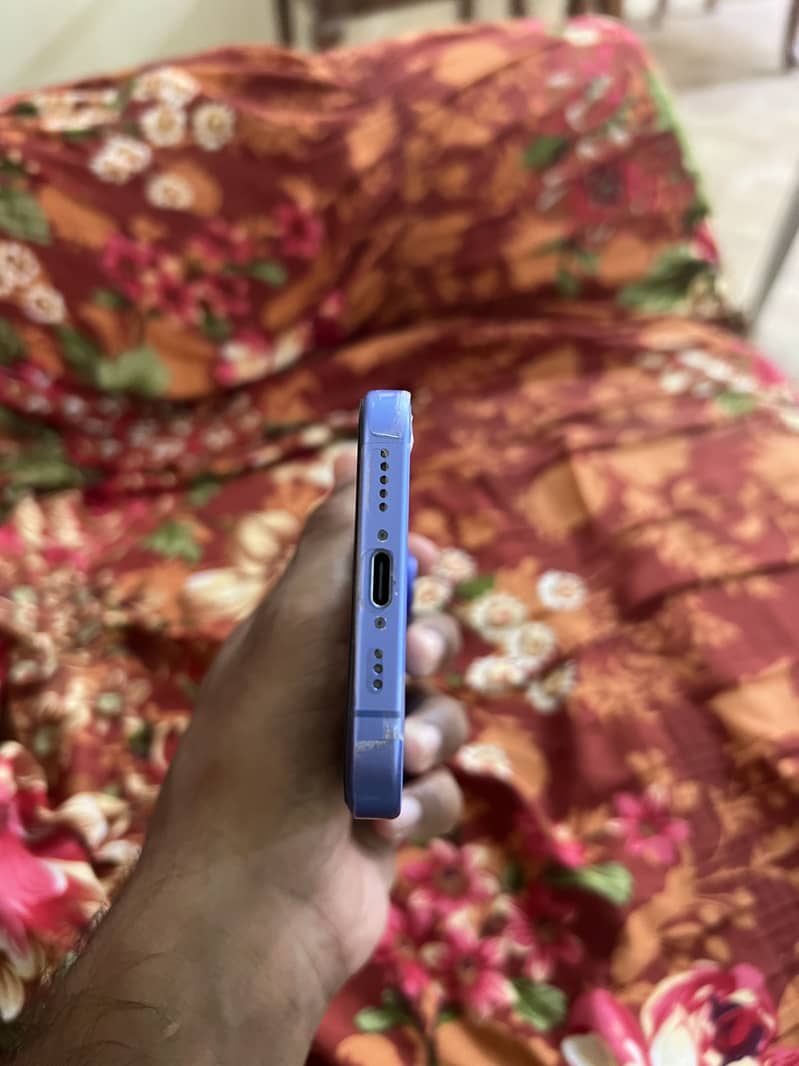 Apple iPhone 16 2