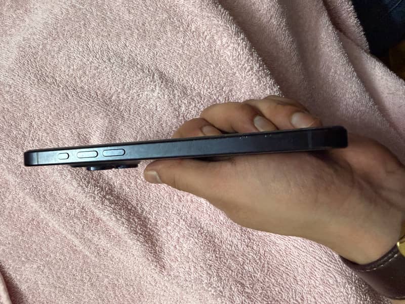 Apple iPhone 15 Pro Max 4