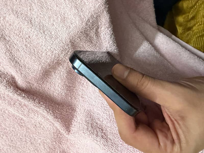 Apple iPhone 15 Pro Max 6