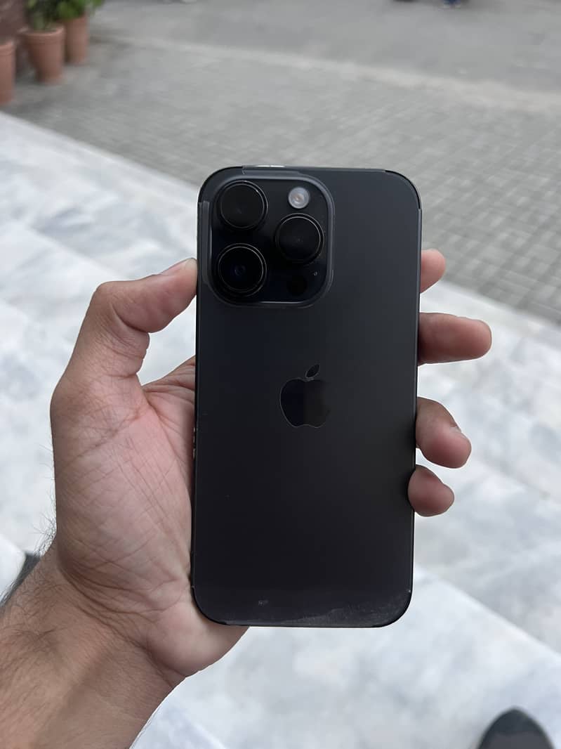 Apple iPhone 14 Pro 1