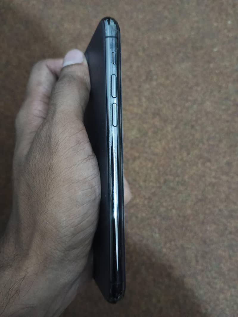 Apple iPhone 11 Pro 1