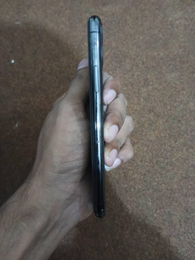 Apple iPhone 11 Pro 3