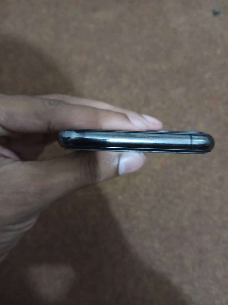 Apple iPhone 11 Pro 4