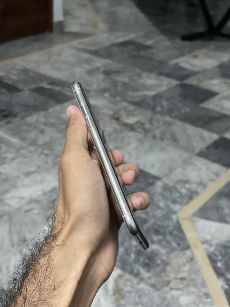 Apple iPhone 11 Pro Max 2