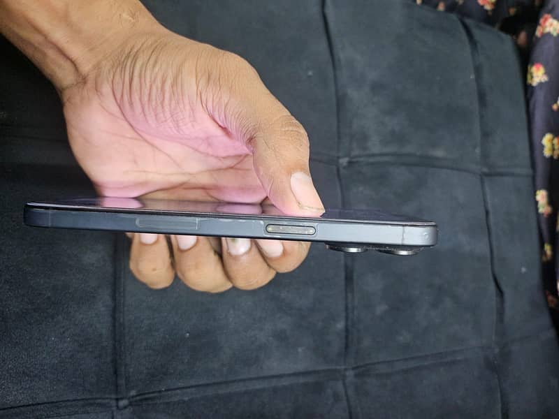 Apple iPhone 15 Pro Max 3