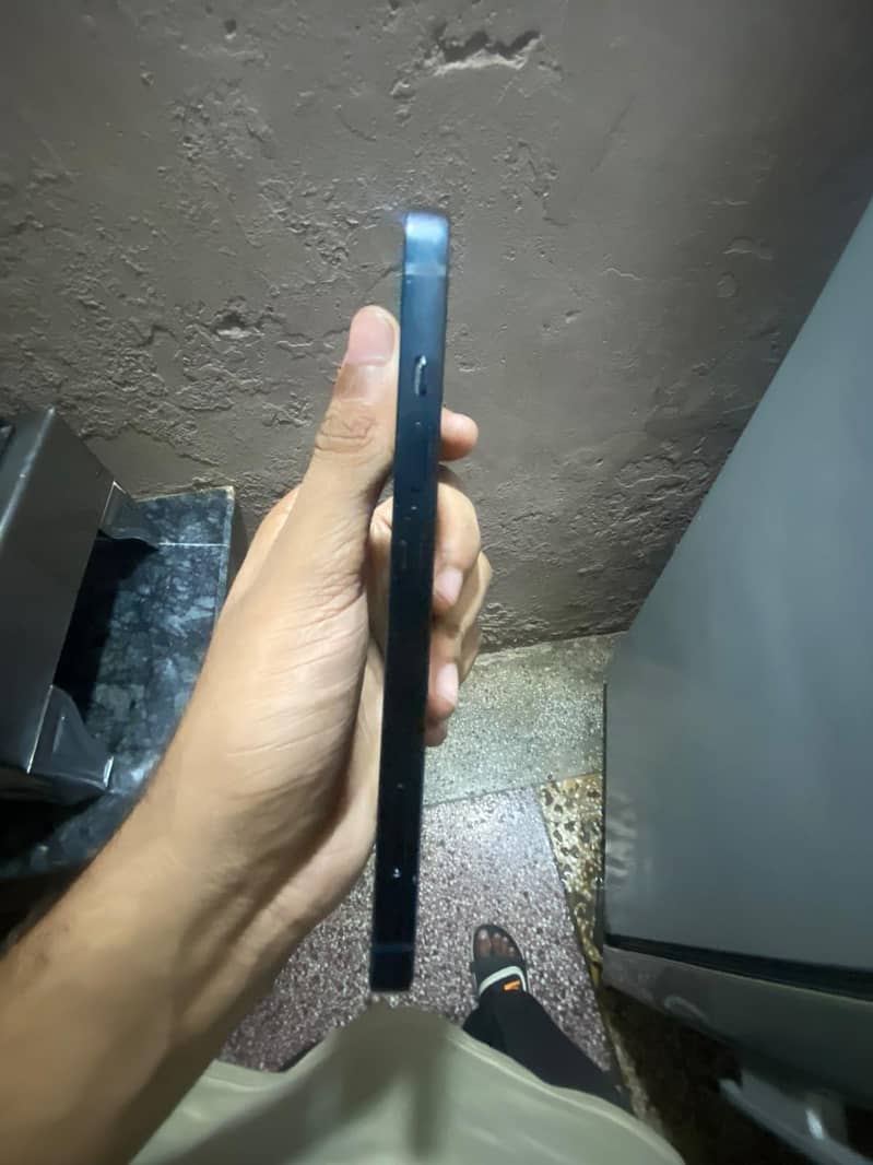 Apple iPhone 13 2