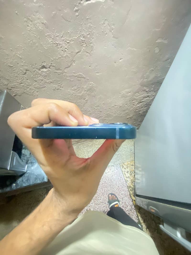 Apple iPhone 13 4