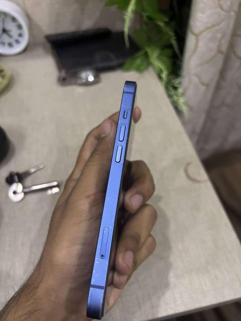 Apple iPhone 13 2