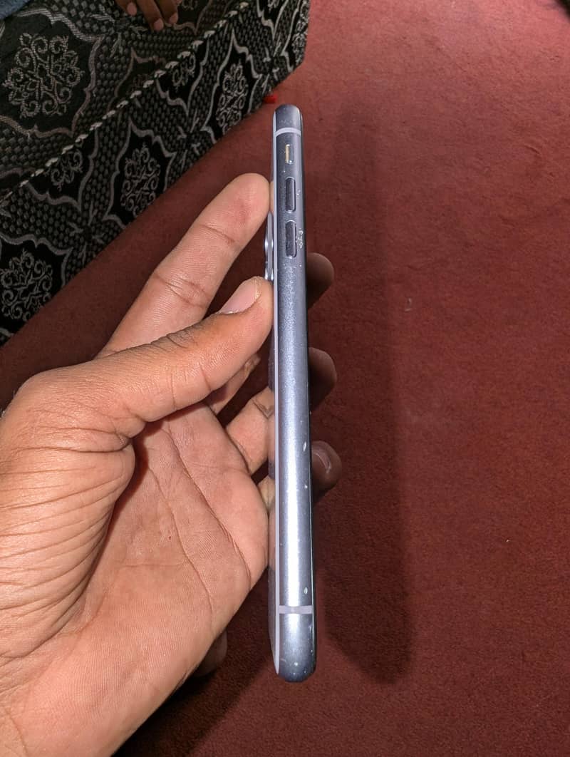 Apple iPhone 11 4