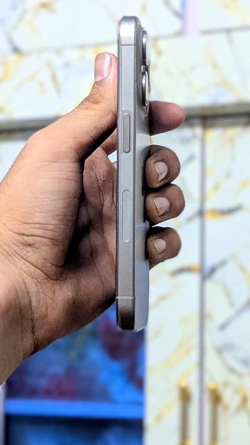 Apple iPhone 15 Pro 1