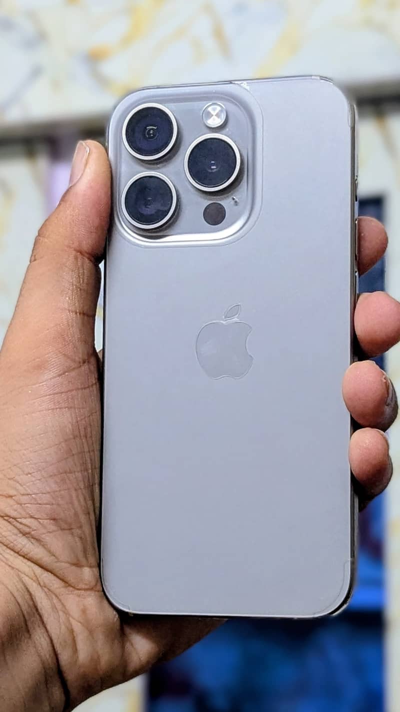 Apple iPhone 15 Pro 3