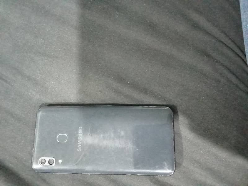 Samsung Mobile A30 1