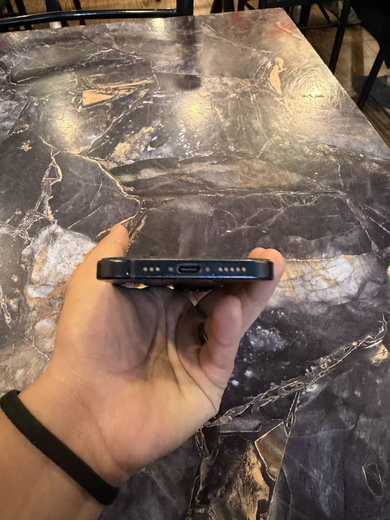 Apple iPhone 15 4