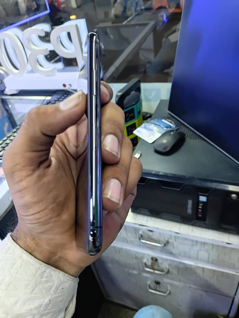 Apple iPhone 11 Pro 2