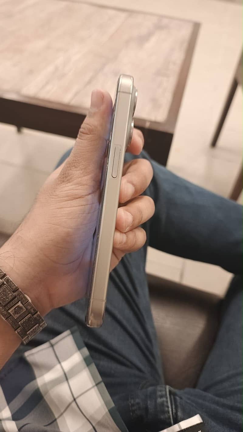 Apple iPhone 15 Pro 0