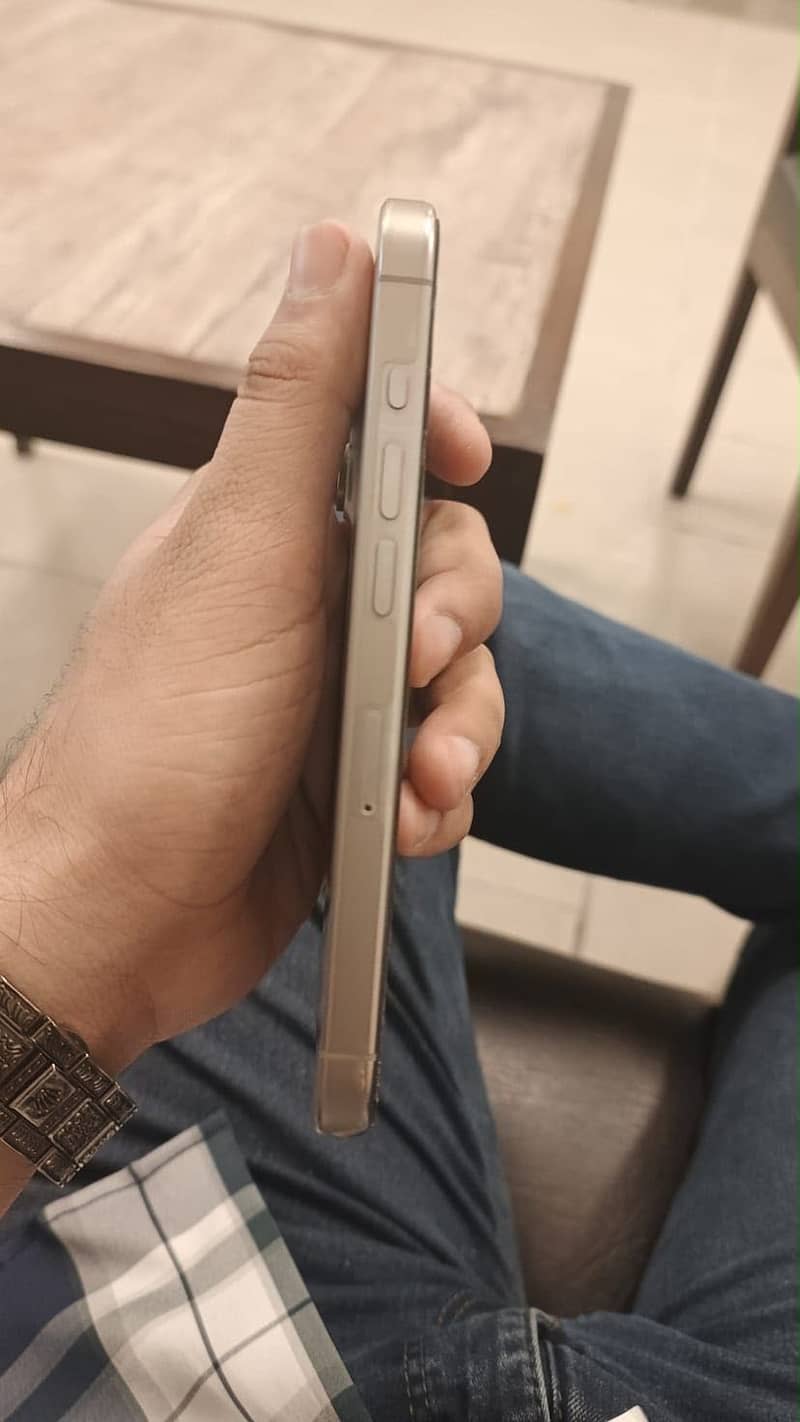 Apple iPhone 15 Pro 3