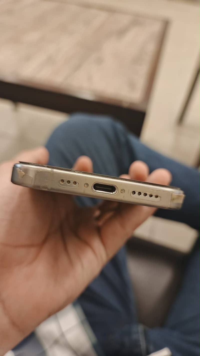 Apple iPhone 15 Pro 4