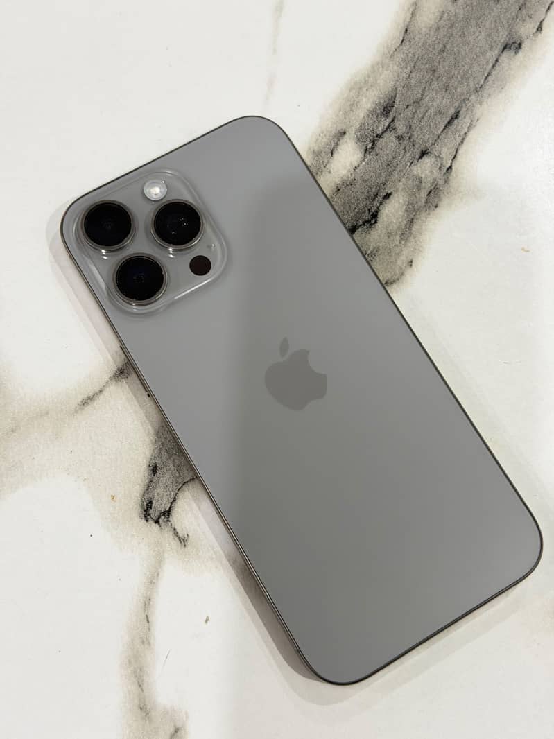 Apple iPhone 16 Pro Max 1