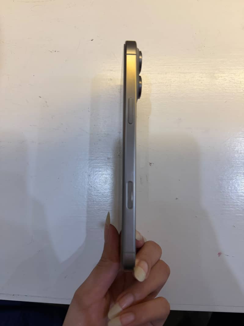 Apple iPhone 16 Pro Max 4