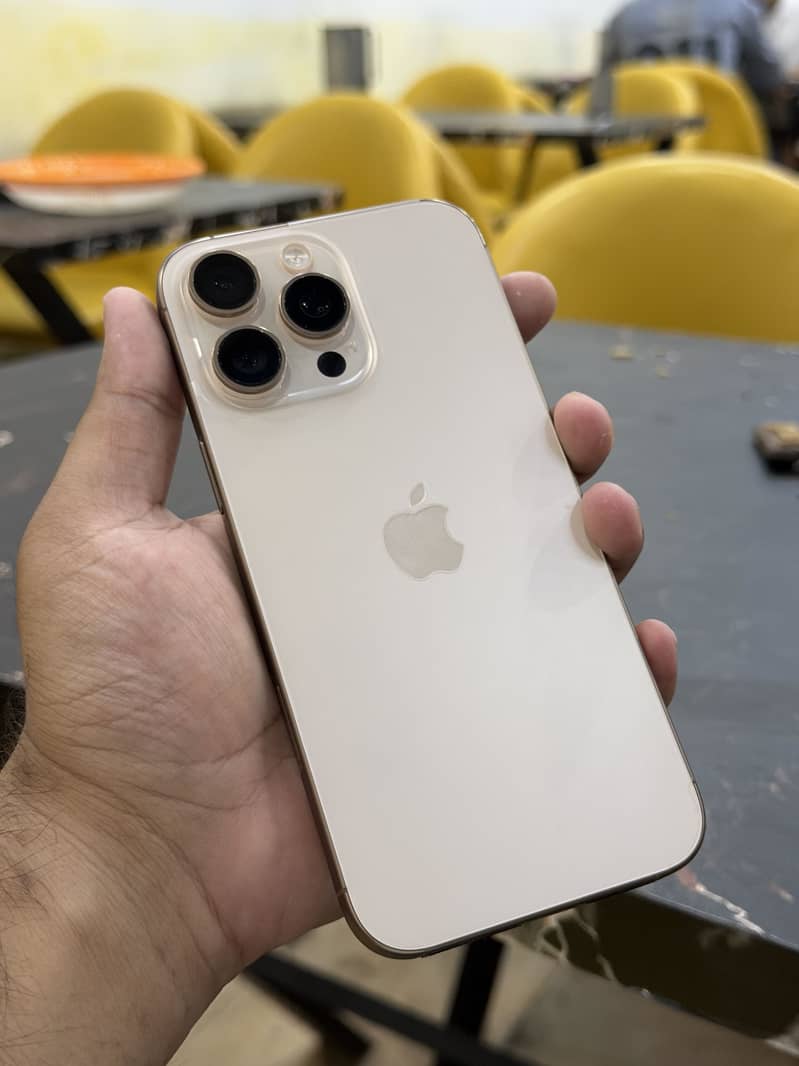 Apple iPhone 16 Pro Max 4