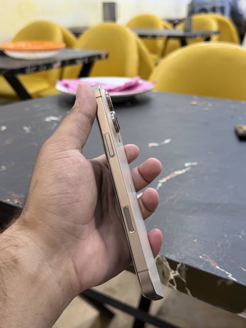 Apple iPhone 16 Pro Max 5
