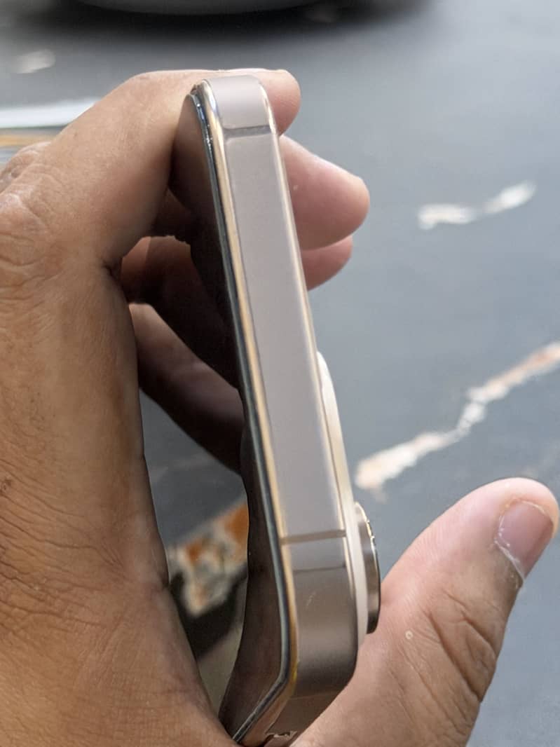 Apple iPhone 16 Pro Max 7