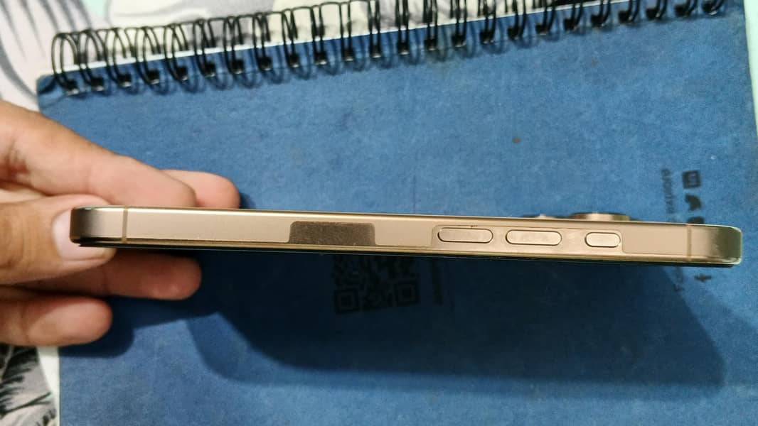Apple iPhone 16 Pro 2