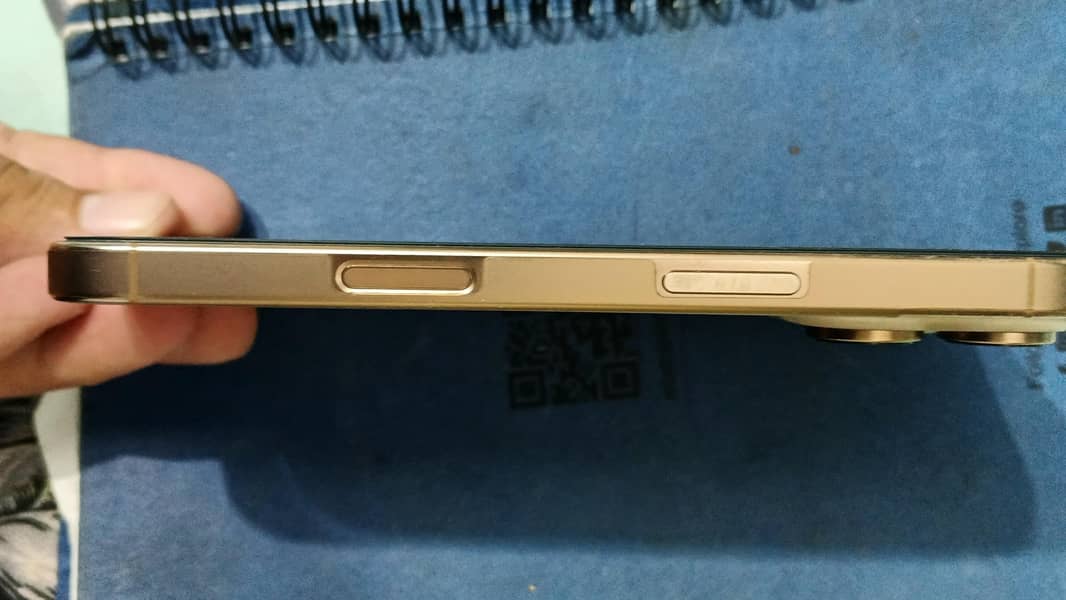 Apple iPhone 16 Pro 5