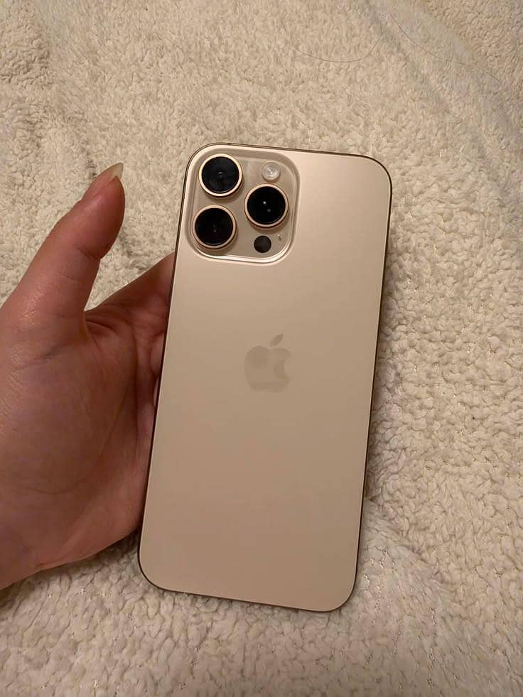 Apple iPhone 16 Pro Max 2