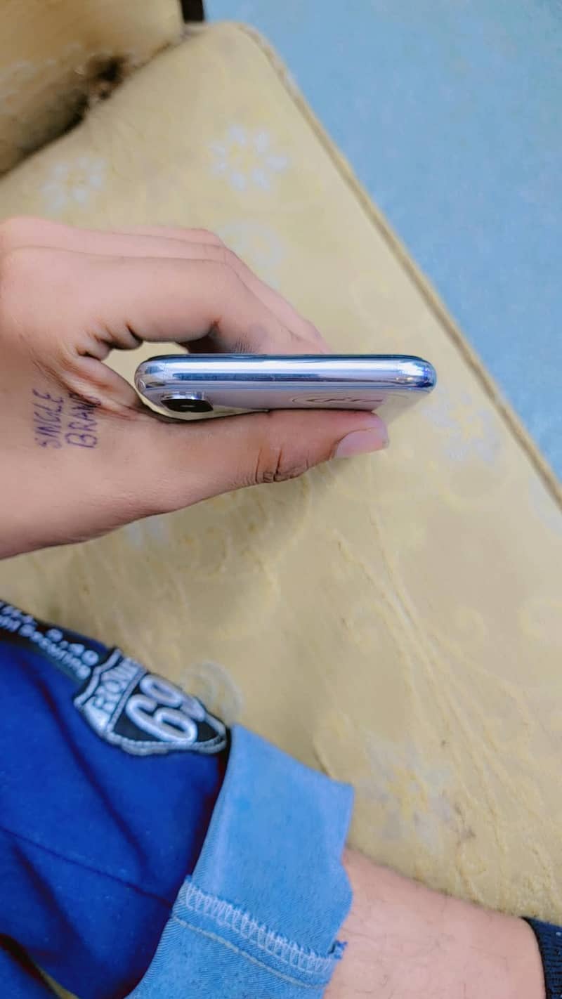 Apple iPhone X 5